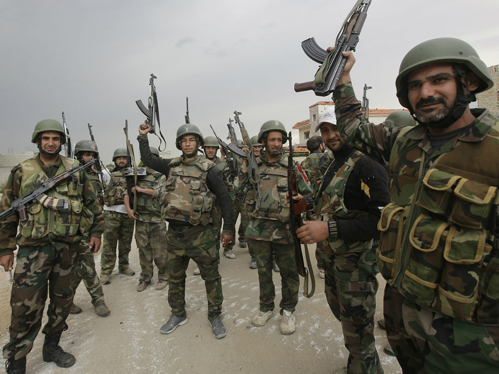 Quân đội Syria kêu gọi khủng bố đầu hàng trước cuộc tấn công - Ảnh: AFP