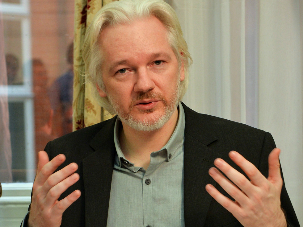 Ông Julian Assange, nhà sáng lập WikiLeaks - Ảnh: Reuters