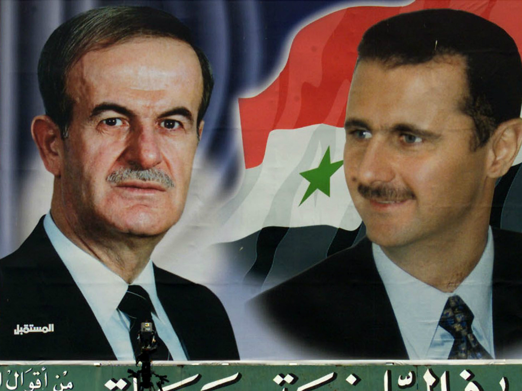 Bashar al-Assad (phải) trở thành tổng thống Syria sau cái chết của người cha năm 2000 - Ảnh: Reuters