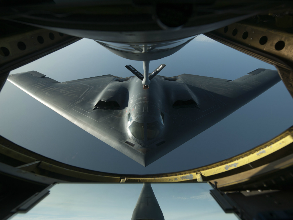 Mẫu máy bay ném bom tàng hình thế hệ mới sẽ phục vụ trong quân đội Mỹ cùng những chiếc B-2 này - Ảnh: Không quân Mỹ