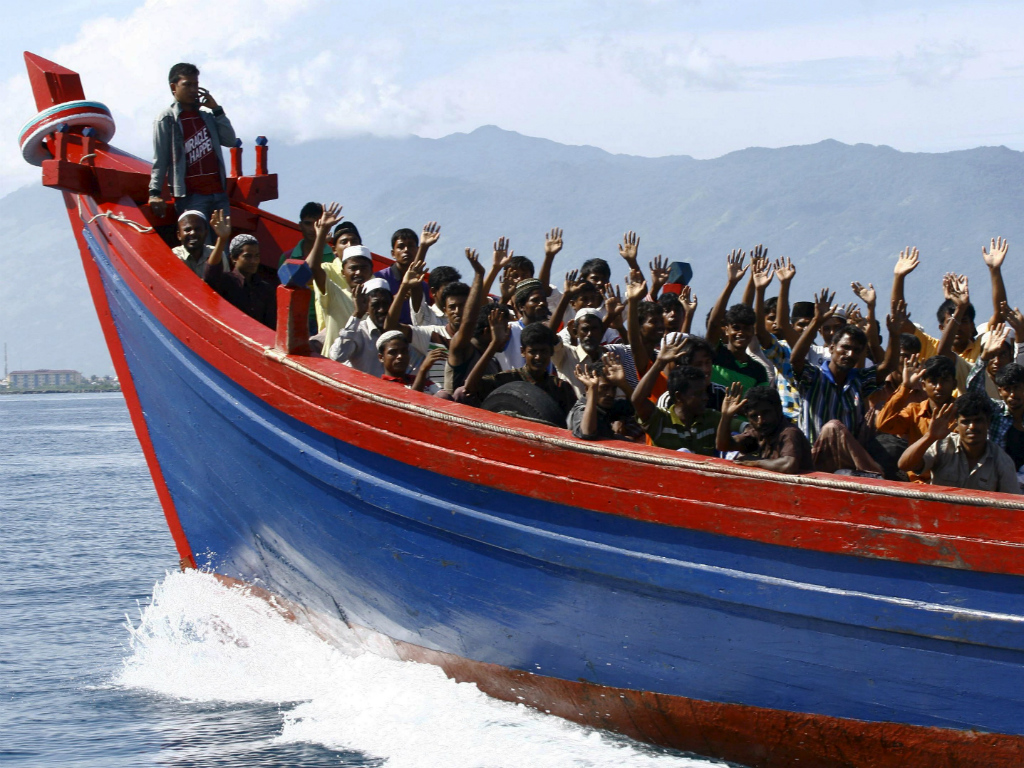 Quan chức Úc bị cáo buộc chi hàng chục ngàn USD cho nhóm buôn người để đưa thuyền chở người tị nạn đi khỏi nước này - Ảnh: Reuters