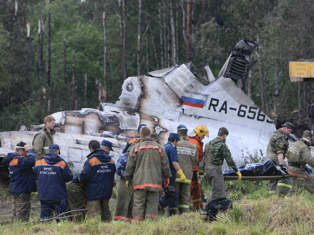 Vụ rơi máy bay ngày 20.6.2011 tại vùng Petrozavodsk, Nga - Ảnh: Reuters