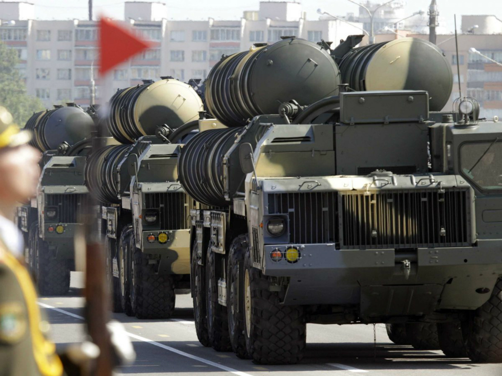 Iran sẽ có hệ thống tên lửa phòng không S-300 của Nga vào tháng 3.2016 - Ảnh: Reuters