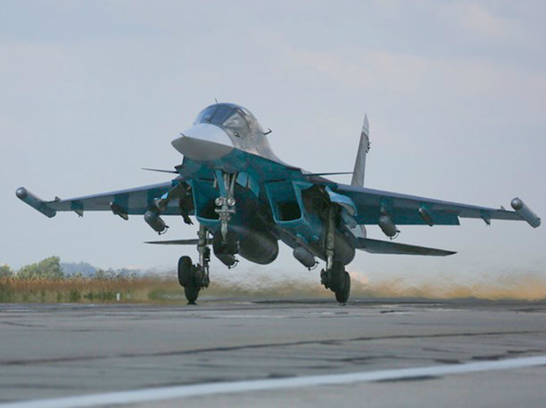 Tiêm kích ném bom Su-34 của Nga tại Syria được gắn thêm tên lửa không đối không - Ảnh: Bộ Quốc phòng Nga