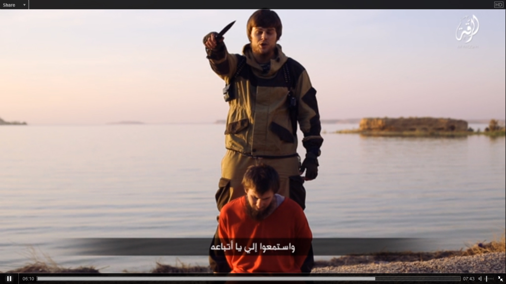 Người bị IS hành quyết là công dân Chechnya,  Nga - Ảnh chụp từ video trang Heavy