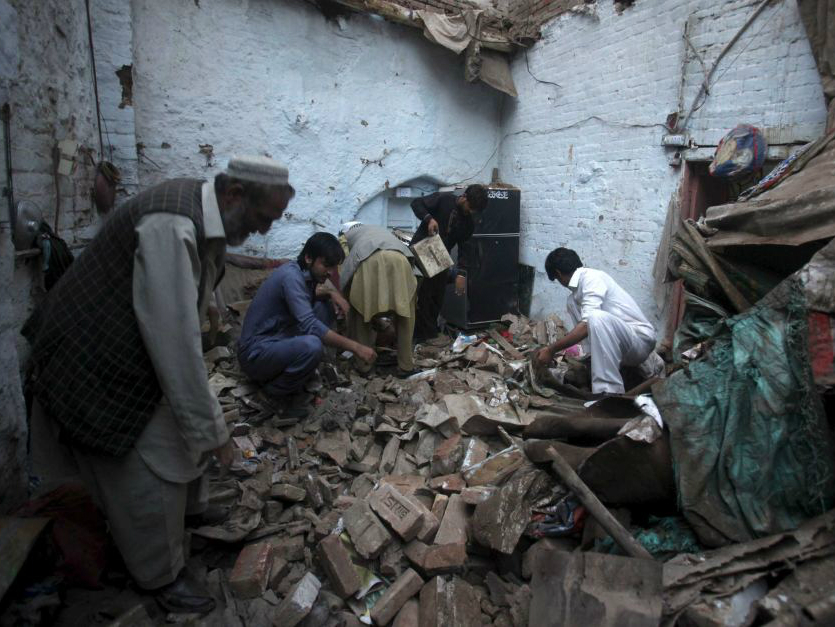 Thiệt hại do trận động đất 7,5 độ Richter hôm 26.10 tại Pakistan - Ảnh: Reuters