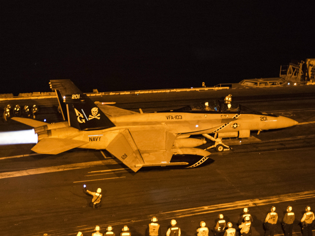 Tiêm kích F/A-18F trên tàu USS Harry Truman tại vùng Vịnh - Ảnh: Hải quân Mỹ
