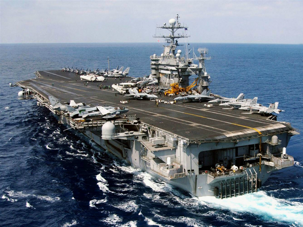 Tàu Iran được cho là phóng tên lửa khi ở cách tàu sân bay Harry Truman khoảng 1.370 m - Ảnh: Hải quân Mỹ