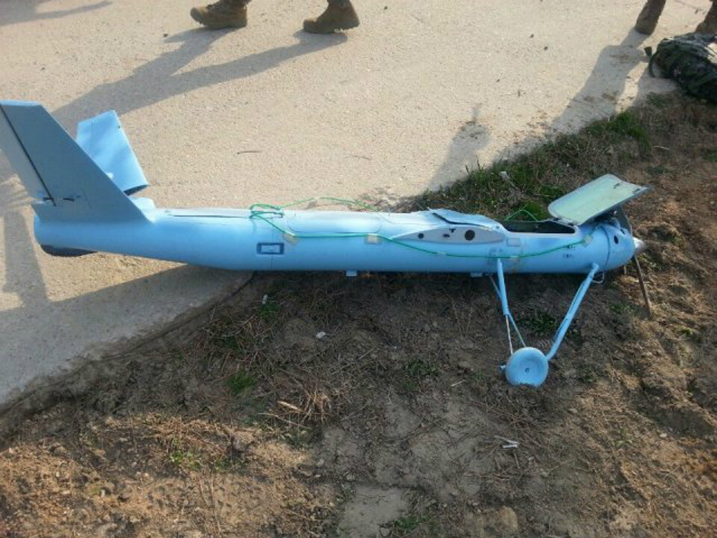 Một UAV của Triều Tiên rơi trên đảo Baengnyeongdo của Hàn Quốc giáp với Triều Tiên, hồi năm 2014 - Ảnh: Reuters