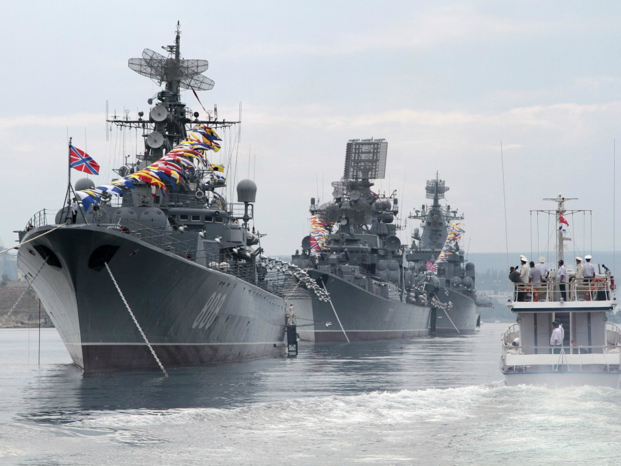 Tàu chiến thuộc hạm đội Biển Đen, Nga - Ảnh: Reuters
