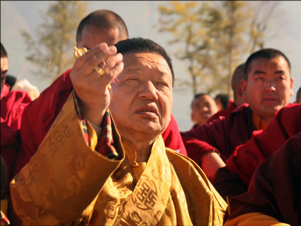 Lãnh đạo tinh thần của người Tây Tạng sống lưu vong tại Scotland, Choje Akong Tulku Rinpoche - Ảnh chụp màn hình Lionsroad