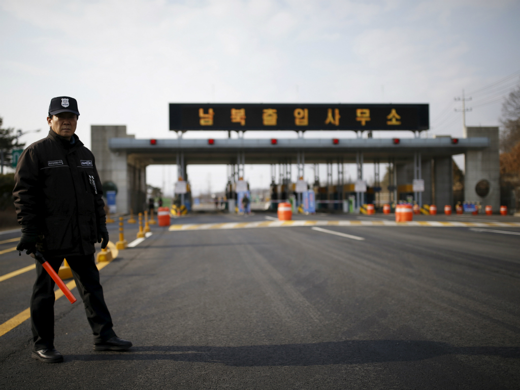 Hàn Quốc đã đưa toàn bộ lao động ra khỏi khu công nghiệp Kaesong - Ảnh: Reuters