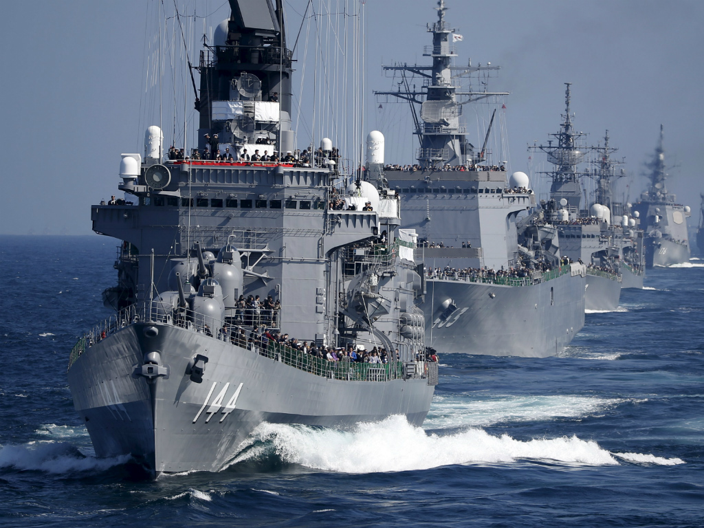 Tàu khu trục Kurama thuộc Lực lượng phòng vệ biển Nhật Bản - Ảnh: Reuters