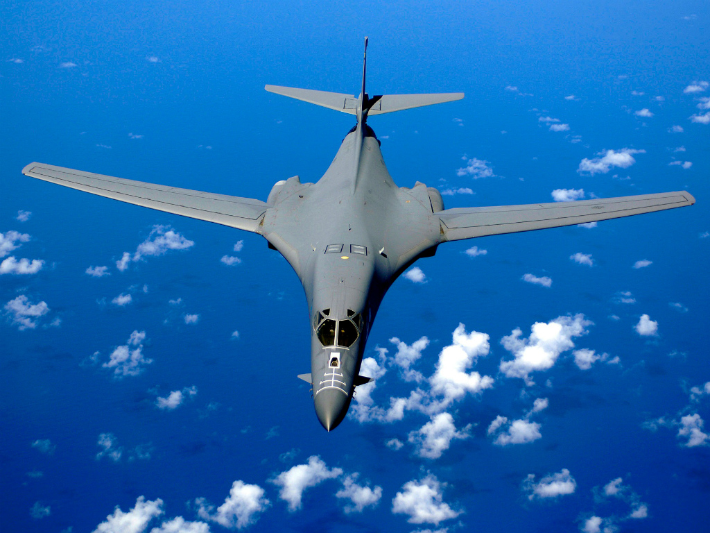 Máy bay ném bom siêu thanh tầm xa B-1 của Mỹ - Ảnh; Không quân Mỹ