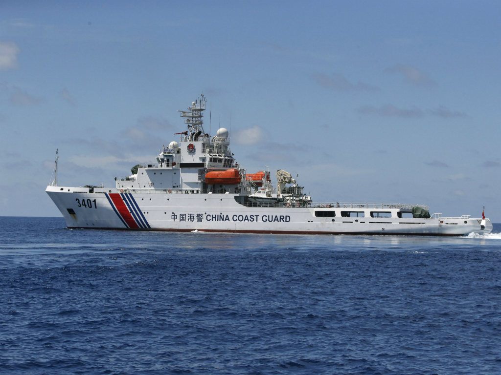 Tàu hải cảnh Trung Quốc trên Biển Đông - Ảnh: Reuters