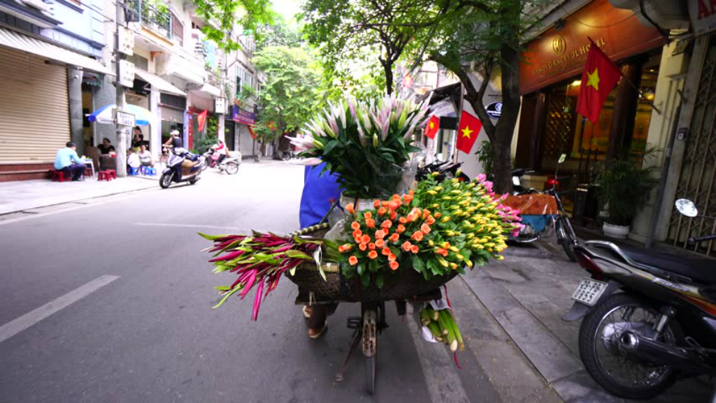 Thủ đô Hà Nội xếp thứ 8 trong danh sách những điểm đến được yêu thích nhất năm 2016 của TripAdvisor - Ảnh: Shutterstock