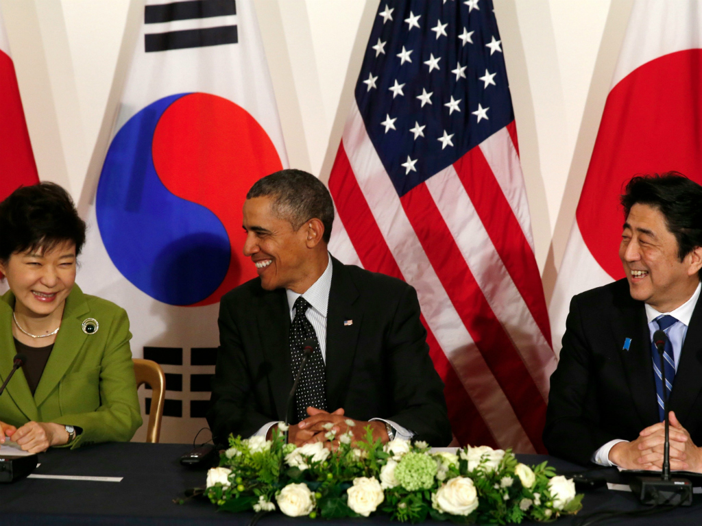 Lãnh đạo 3 nước Mỹ, Nhật Bản, Hàn Quốc gặp gỡ tại hội nghị an ninh hạt nhân năm 2014 - Ảnh: Reuters