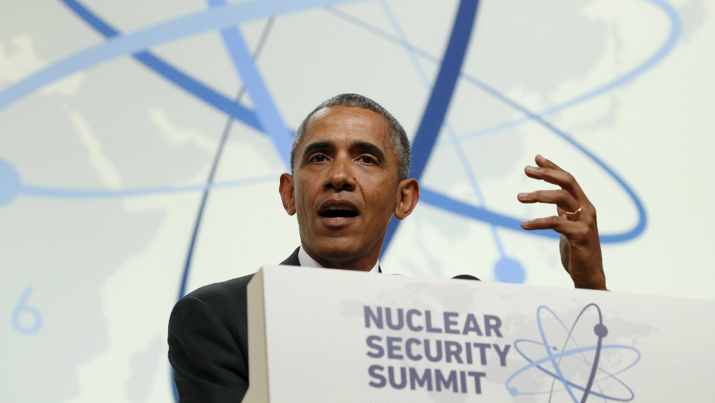 Tổng thống Obama ám chỉ ông Trump chẳng biết gì về chính sách hạt nhân - Ảnh: Reuters