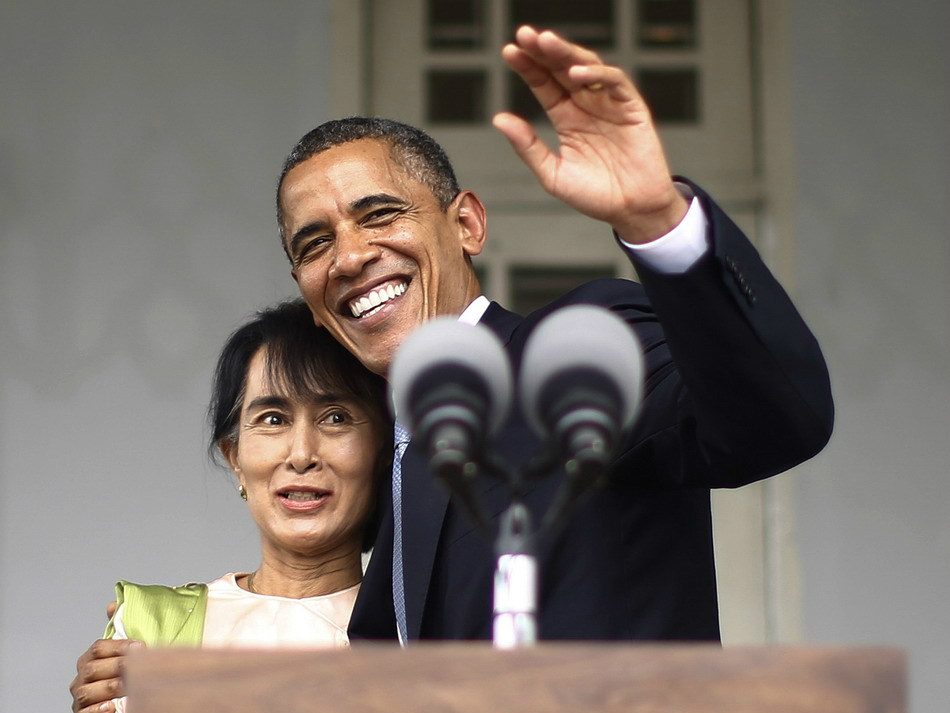 Tổng thống Mỹ Barack Obama ca ngợi nỗ lực không ngừng của bà Aung San Suu Kyi giúp mang lại cuộc chuyển giao quyền lực hoà bình tại Myanmar - Ảnh: Reuters
