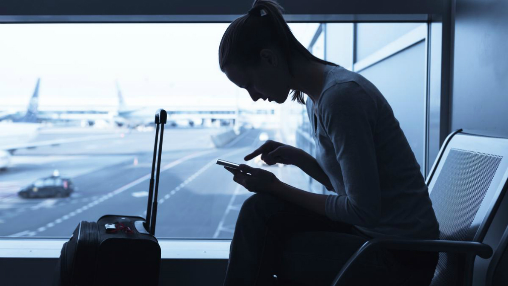 Hãy kiên nhẫn và lịch sự nếu chuyến bay của bạn bị hoãn - Ảnh: Shutterstock