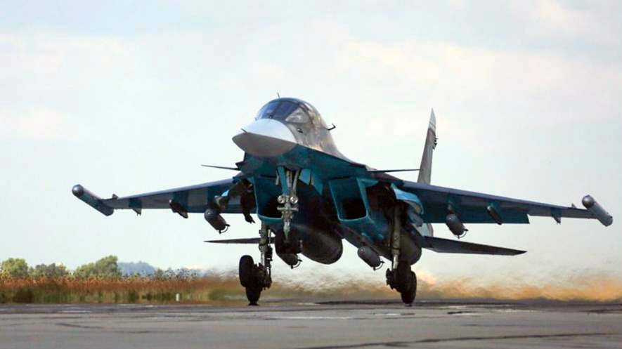 Nga dùng tiêm kích ném bom Su-34 để ném bom phá băng chống ngập lụt - Ảnh: Bộ Quốc phòng Nga