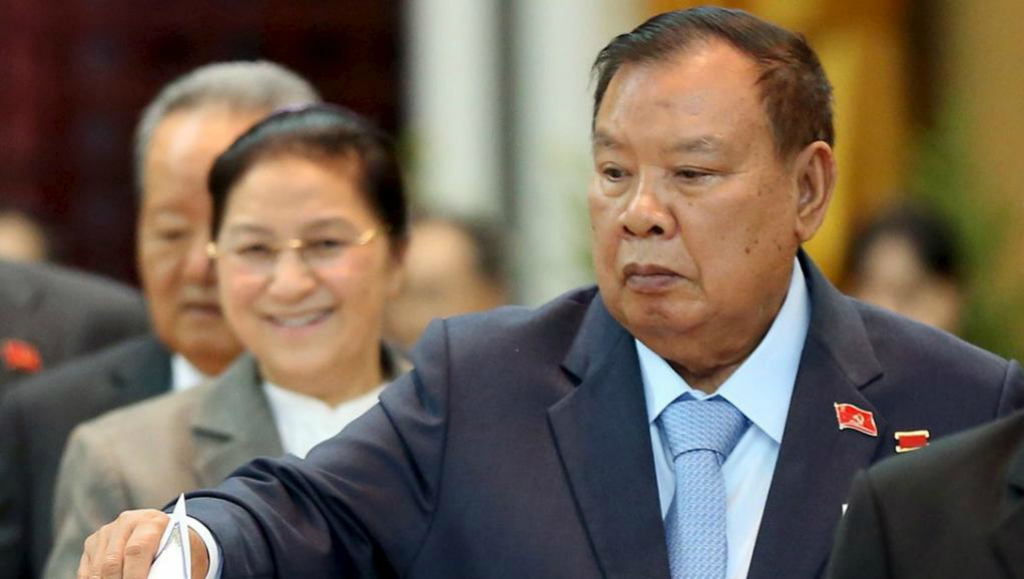 Ông Bounnhang Vorachit được bầu làm chủ tịch nước CHDCND Lào - Ảnh: Reuters