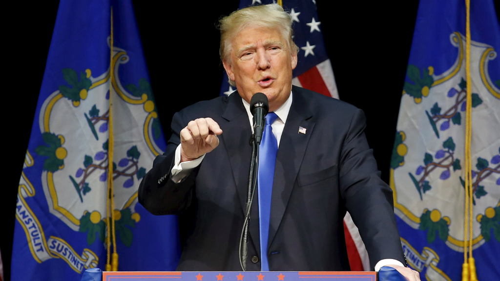 Ông Donald Trump phát biểu tại thành phố Waterbury, bang Connecticut ngày 23.4 - Ảnh: Reuters
