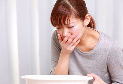 Người bệnh Crohn có thể dùng thuốc chống nôn để đối phó với tình trạng này - Ảnh: Shutterstock