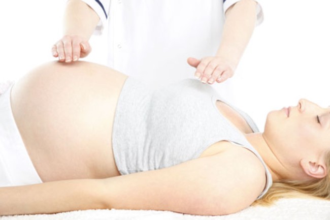 Mang thai là một trong những yếu tố nguy cơ dễ bị đột quỵ - Ảnh: Shutterstock