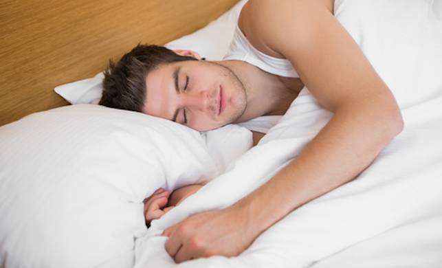 Để duy trì bản lĩnh đàn ông, cần ngủ từ 7 - 8 tiếng mỗi đêm - Ảnh: Shutterstock