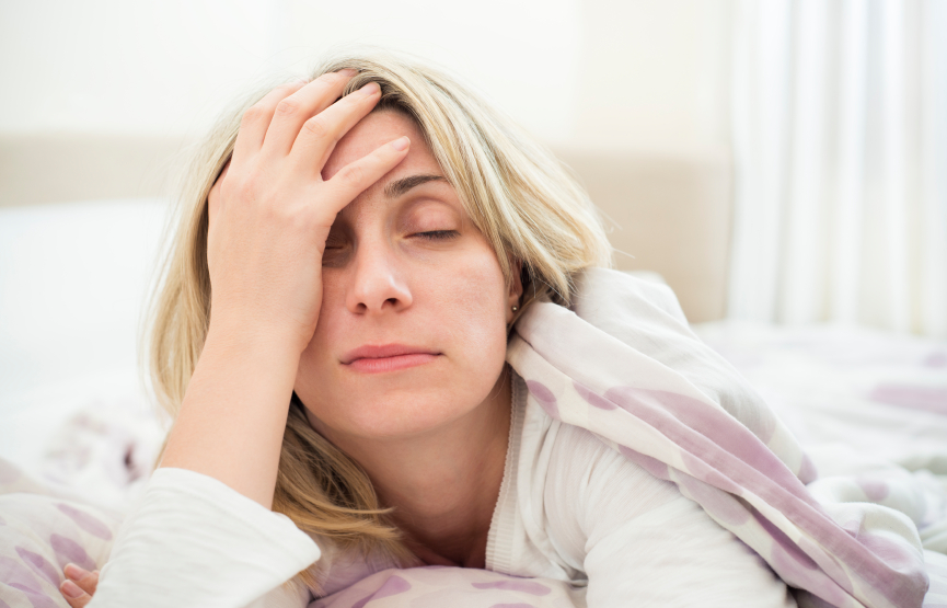 Phụ nữ đơn thân có nhiều nguy cơ bị mất ngủ - Ảnh: Shutterstock