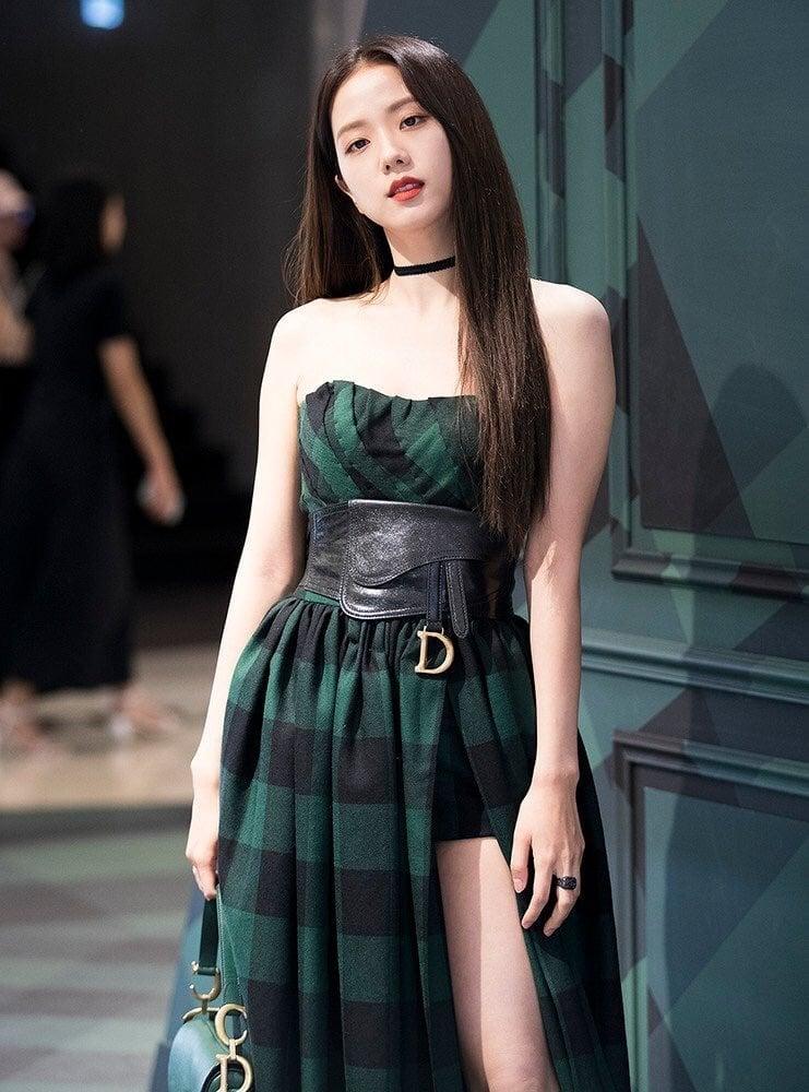 Jisoo diện váy áo hàng hiệu, có bộ lên đến gần 16.000 USD - Phong cách sao  - Việt Giải Trí