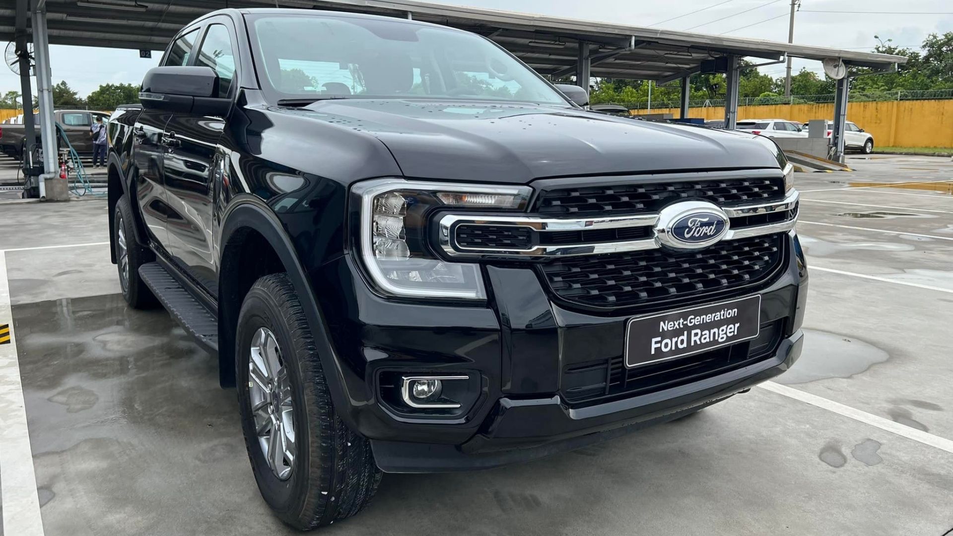 Ford Ranger 2023 'kèm lạc' hàng chục triệu đồng tại đại lý Việt Nam