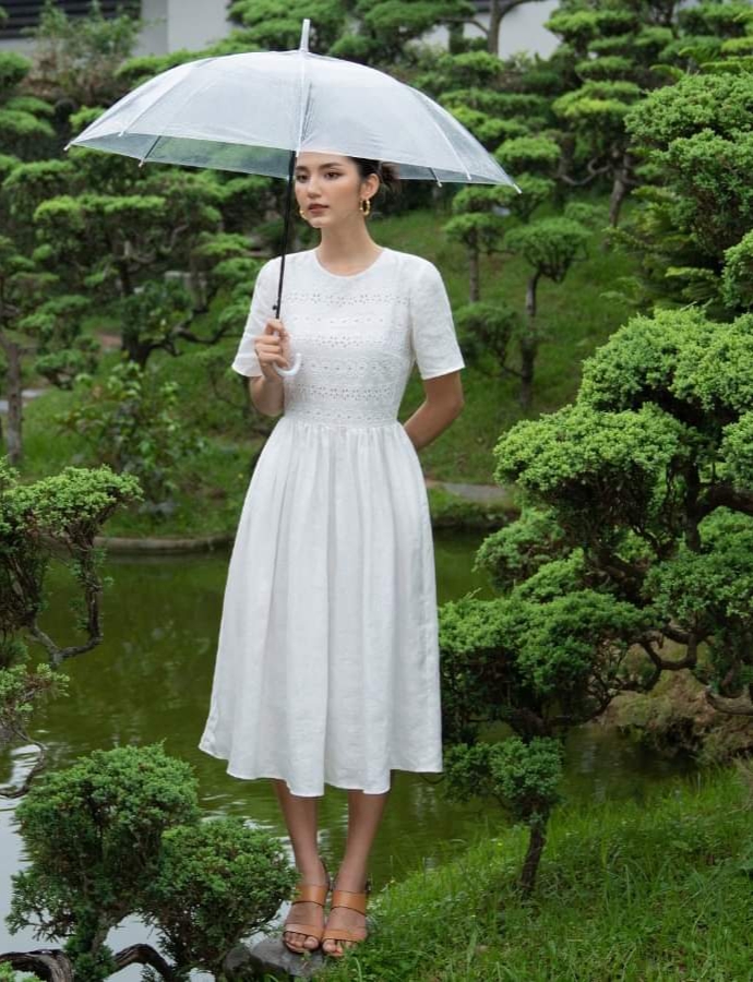 Siêu mẫu châu Á Quỳnh Anh diện váy xuân họa tiết da báo