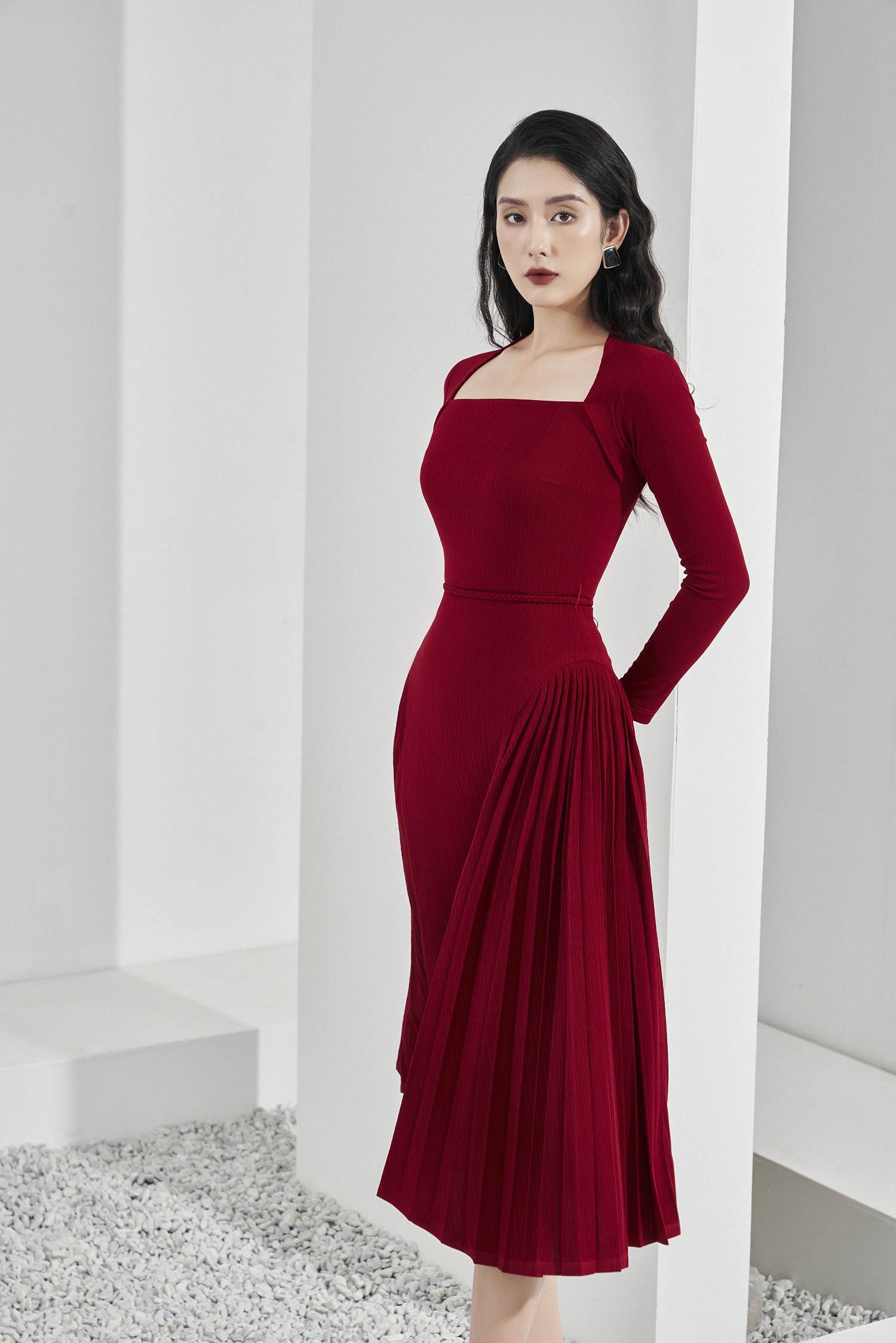 Váy xếp ly dáng dài vừa tôn dáng gầy chít eo cổ chữ V xếp ly Ba nhà mẫu mới  mùa hè 2023 váy liền trẻ trung cho mẹ | Lazada.vn