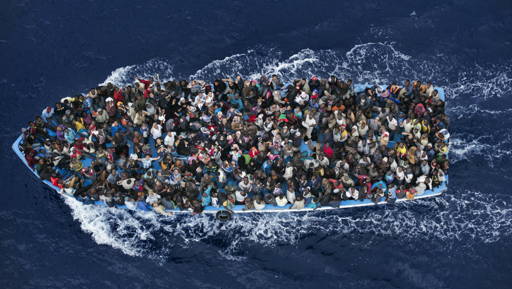 Hàng ngàn người đã thiệt mạng khi cố gắng vượt Địa Trung Hải để vào châu Âu - Ảnh: Reuters