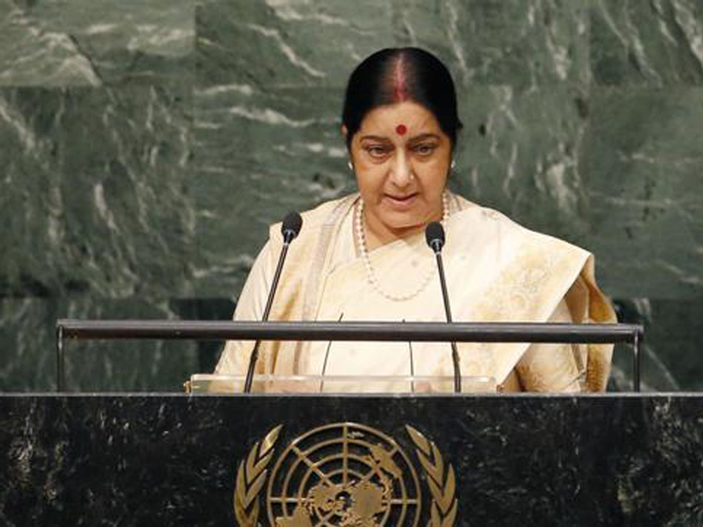 Tại Đại hội đồng LHQ, Ngoại trưởng Ấn Độ, Sushma Swaraj yêu cầu Pakistan từ bỏ chủ nghĩa khủng bố rồi ngồi xuống bàn bạc về hoà bình giữa 2 nước - Ảnh: Reuters