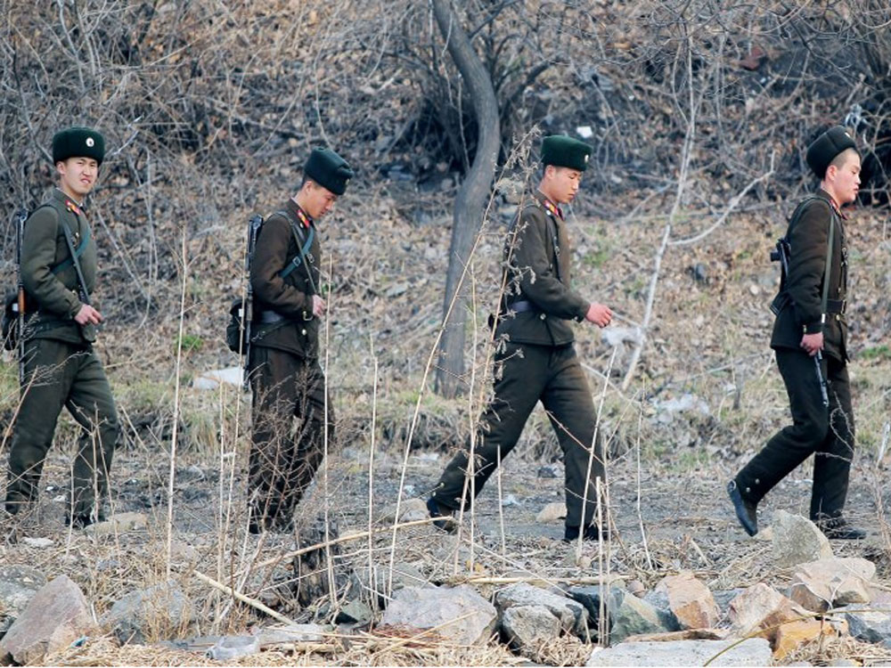 Binh sĩ Triều Tiên tuần tra tại khu vực biên giới với Trung Quốc - Ảnh: AFP