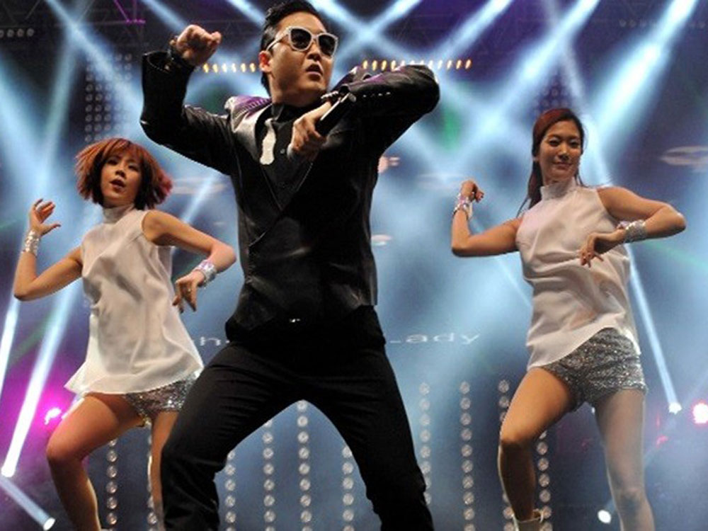 Psy - sao Hàn được xếp hàng quốc tế với các hit khủng như Gangnam Style, Gentleman...  sẽ đến Việt Nam vào tháng 11 - Ảnh: AFP