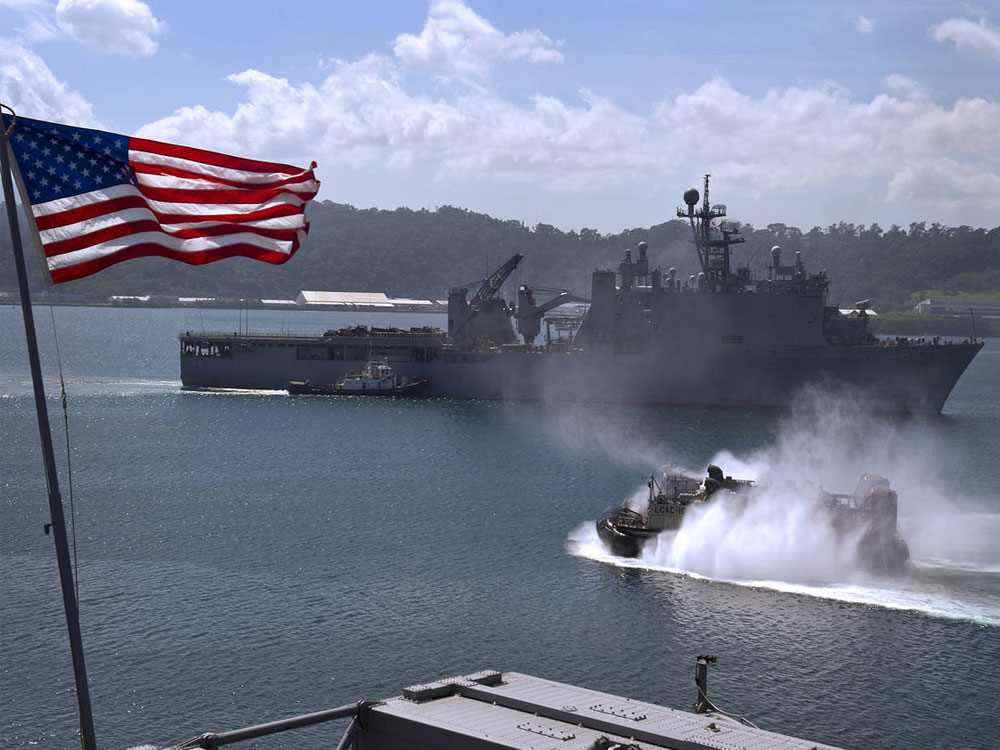 Tàu chiến Mỹ trong một đợt triển khai hoạt động tại Biển Đông - Ảnh: Reuters