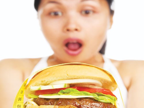 Thức ăn nhanh có hàm lượng cholesterol cao - Ảnh minh họa: Shutterstock