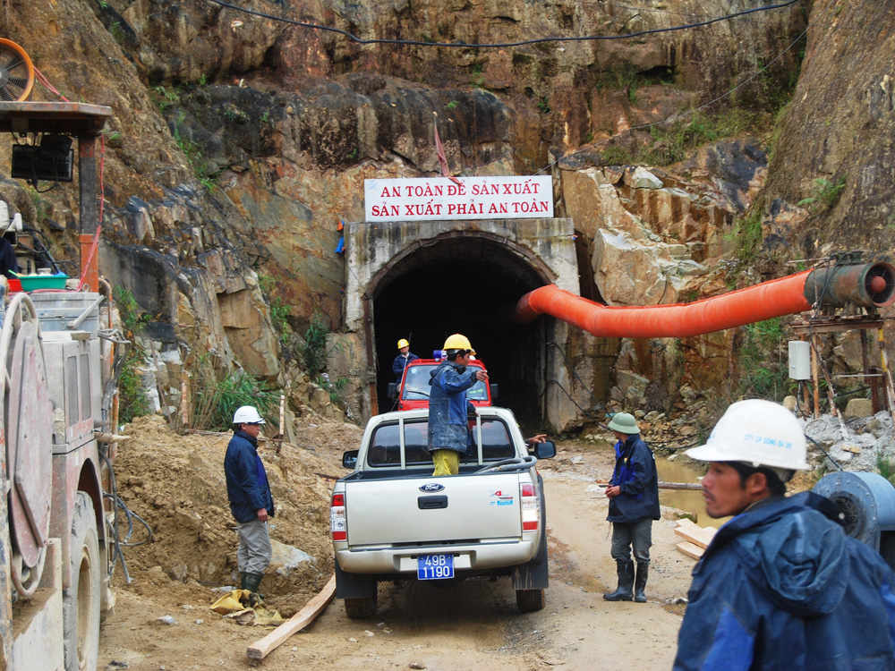 Hiện trường công trình đường hầm dẫn nước thủy điện Đa Dâng bị sập ngày 16.12.2014 - Ảnh: G.B