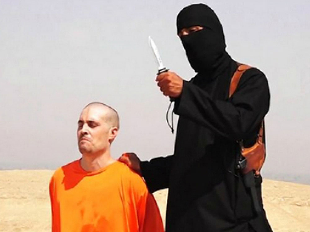 Hình ảnh thường thấy của John Thánh chiến trong những đoạn phim do IS tung ra - Ảnh: New York Daily News