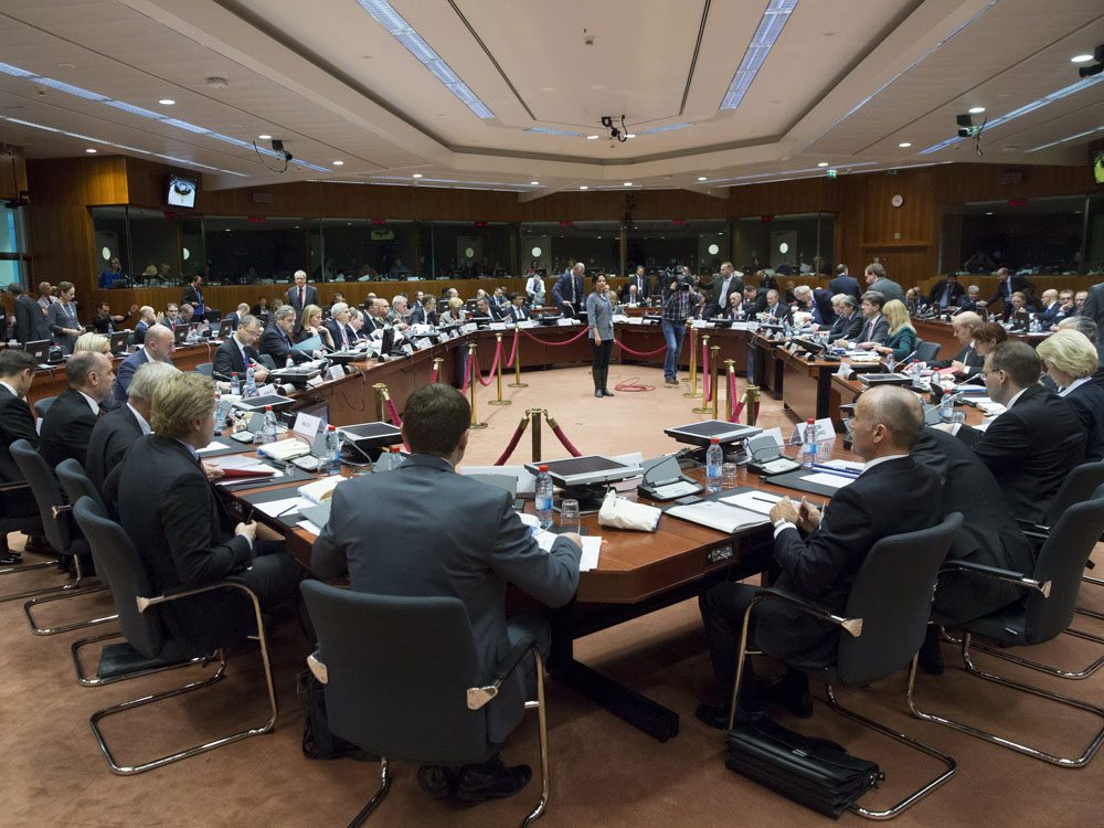 Bộ trưởng quốc phòng và ngoại giao các nước EU nhóm họp tại Brussels ngày 17.11 để xem xét yêu cầu hỗ trợ của nước Pháp - Ảnh: Reuters
