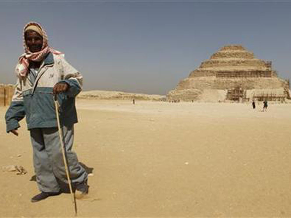 Kim tự tháp ở Saqqara, Cairo, gần nơi xảy ra vụ xả súng hôm 28.11 làm 4 cảnh sát thiệt mạng - Ảnh: Reuters