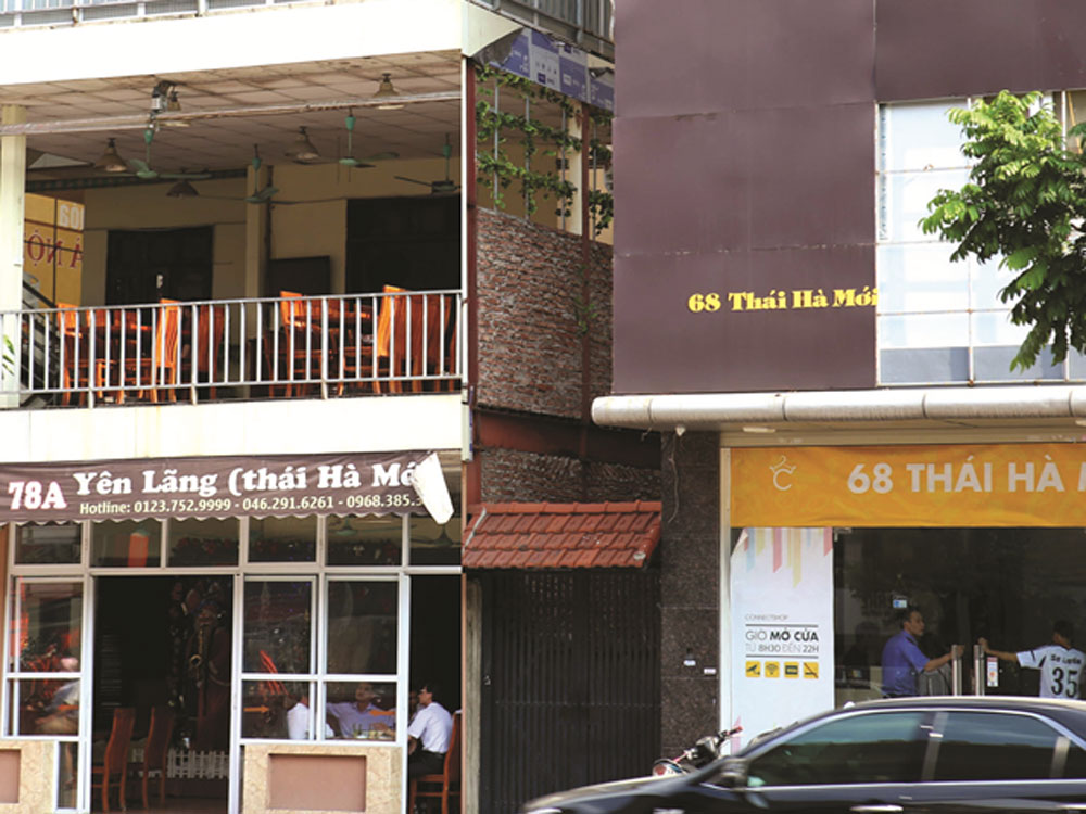 Bát nháo tên phố và số nhà trên một con đường ở Hà Nội - Ảnh: Ngọc Thắng
