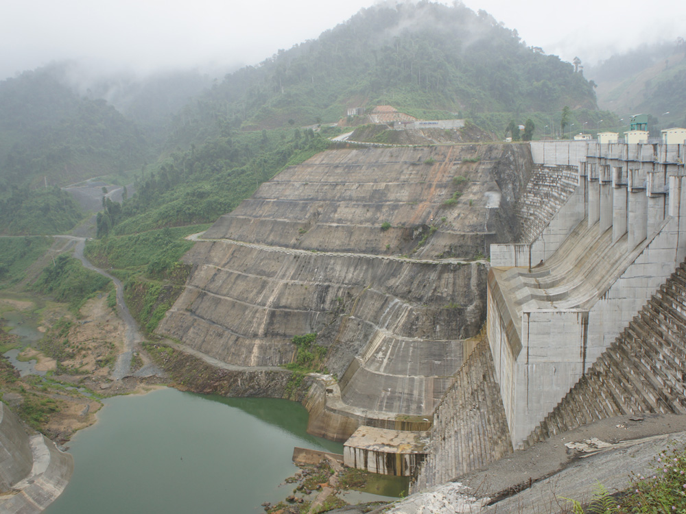 Thủy điện Sông Bung 4 tại huyện Nam Giang, tỉnh Quảng Ninh, là một trong những dự án nhận được tài trợ của ADB có tính toán yếu tố biến đổi khí hậu - Ảnh: Thụy Miên