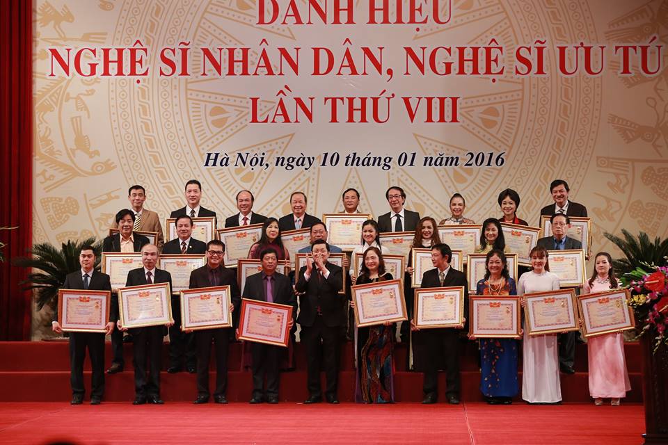 Các nghệ sĩ nhận danh hiệu - Ảnh: Minh Hoàng