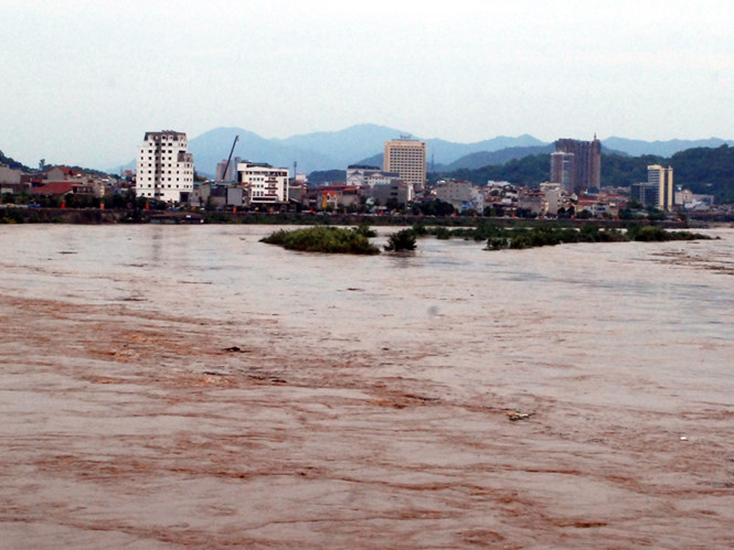 Lũ sông Hồng dâng cao trong ngày 11.10.2015 - Ảnh: Khánh Vân