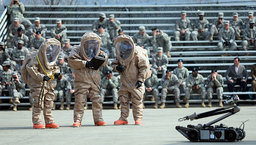 Một đợt tập huấn của Tiểu đoàn Hóa học số 23 tại giới tuyến liên Triều - Ảnh: AFP